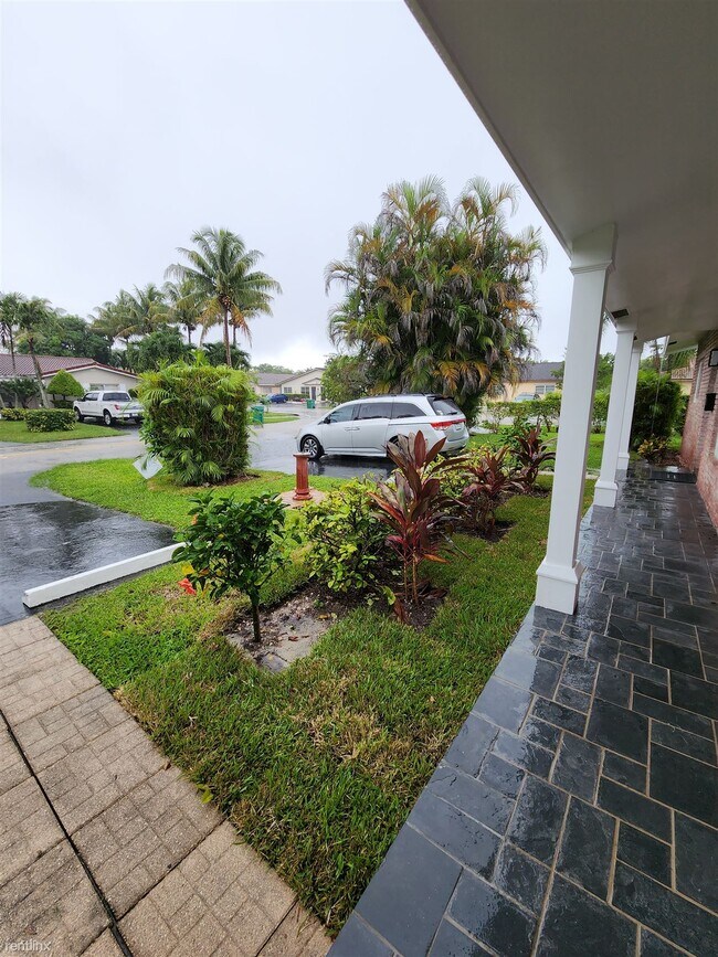 Foto del edificio - 2 br, 1 bath Duplex - 7510 Northwest 44th ...