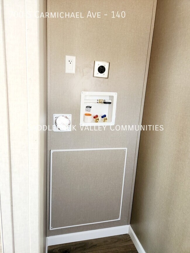 Foto del edificio - 700 S Carmichael Ave