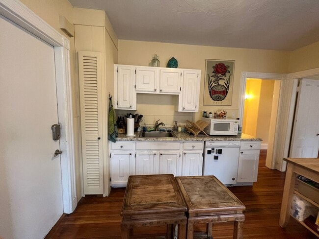 Photo - 3 bed/1 bath in Somerville House