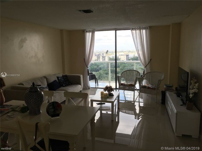 Foto del edificio - 13499 Biscayne Blvd