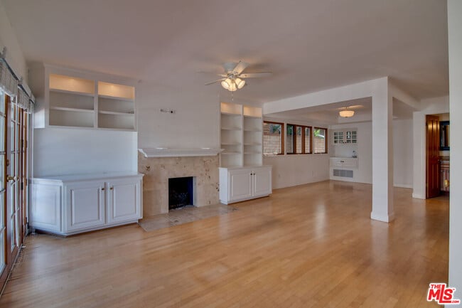 Building Photo - 127 Abalone Ave