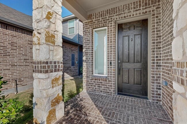 Building Photo - Modern Comfort Meets Classic Charm in This...