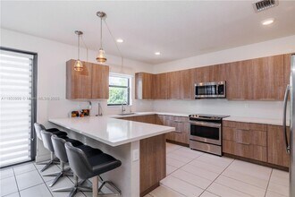 Building Photo - 10590 NW 78th Terrace