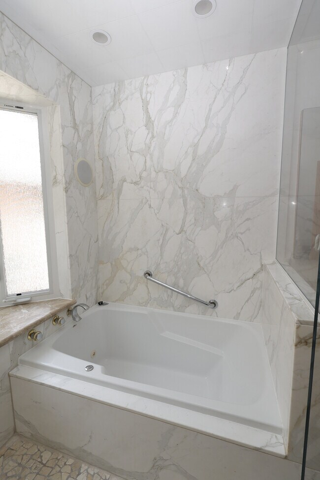 Foto del edificio - 4831 Canoga Ave