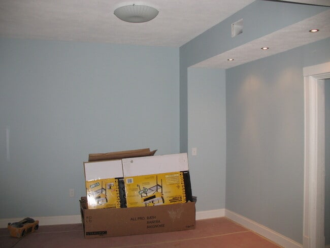 Building Photo - Available August 2024 - 3 Bed Home w/ Amaz...