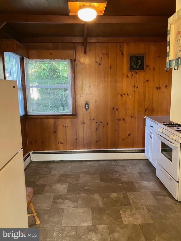 Building Photo - 1028 Mantua Pike