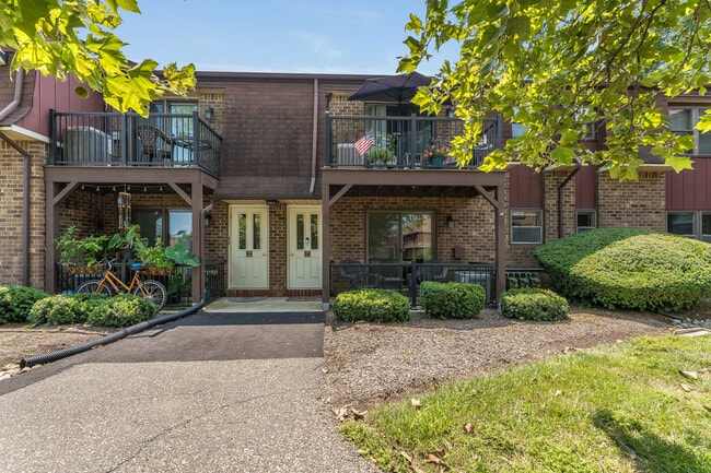 Building Photo - 707 Nottingham Way