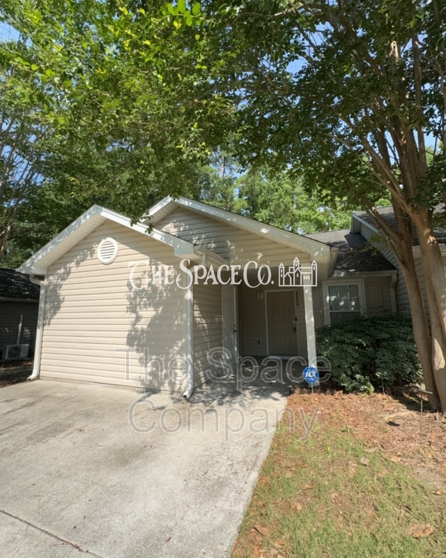 Building Photo - 8057 Vermont Rd