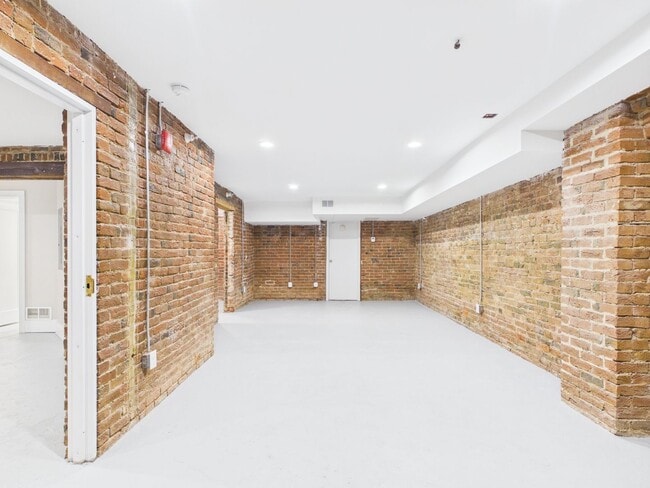 Photo - 7 E Franklin St Apartment