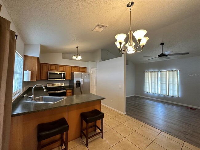 Building Photo - 106 N Hampton Ct