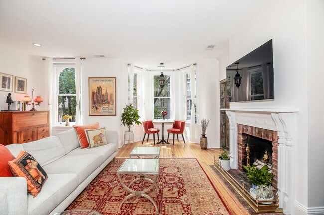 Foto del edificio - 1711 Riggs Pl NW