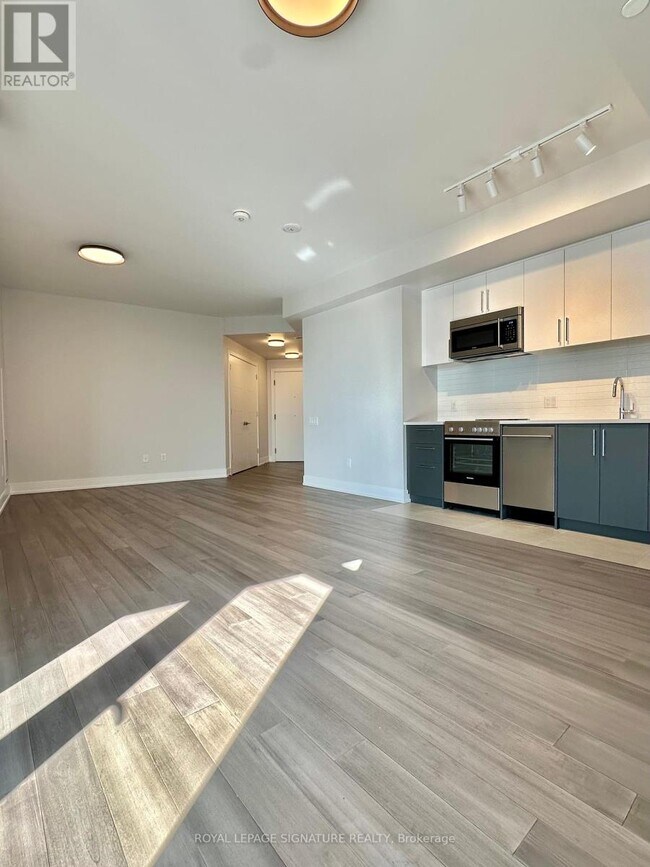 Photo du bâtiment - 2525-2525 Bathurst St