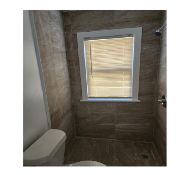 Foto del edificio - 19934 Rosemont Ave