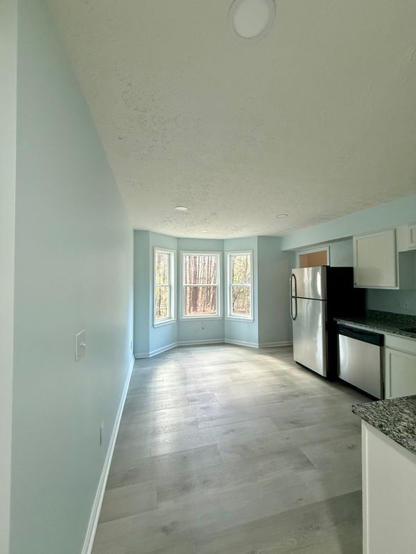Foto del edificio - 5075 Forest Downs Ln