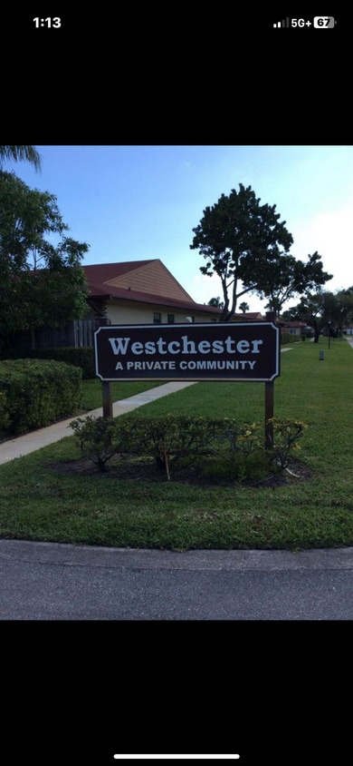 Westchester Community centrally located - 4383 Woodstock Dr