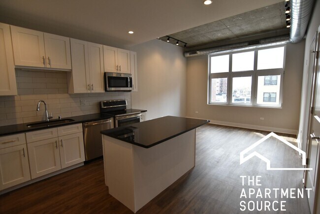 Photo - 3833 N Broadway Apartment