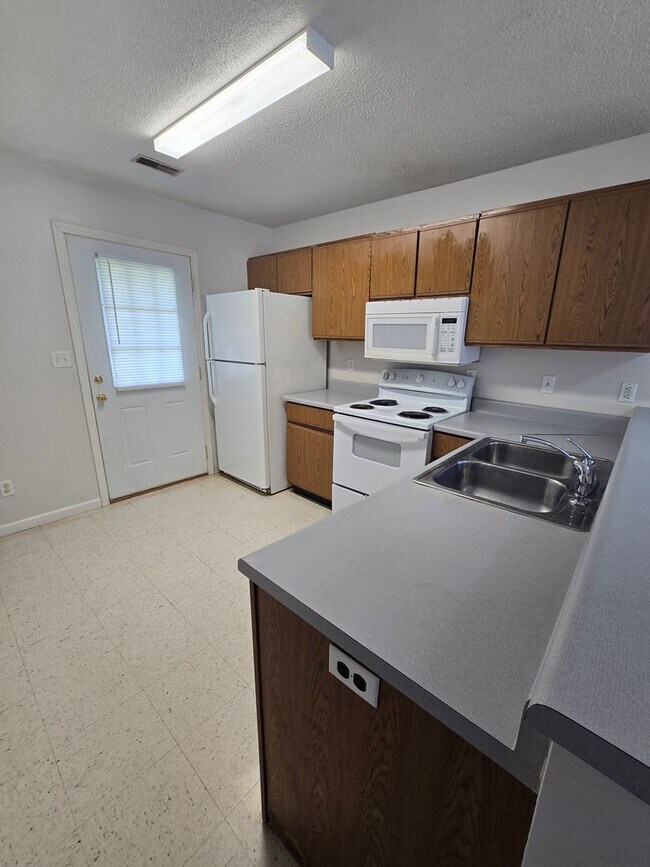 Foto del edificio - 2116-2118-2118 Arlene Dr
