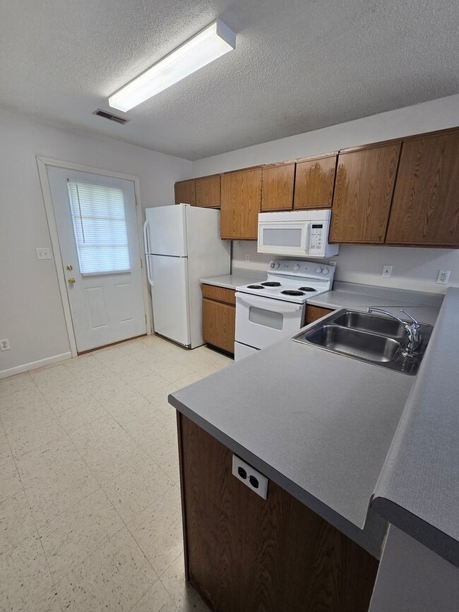Building Photo - 2116-2118-2118 Arlene Dr