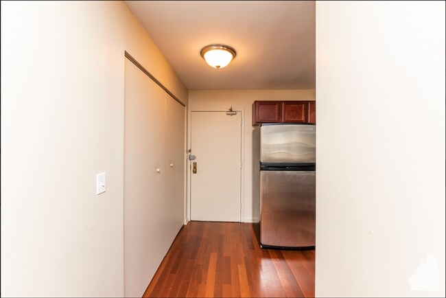 Foto del edificio - 222 E Pearson St