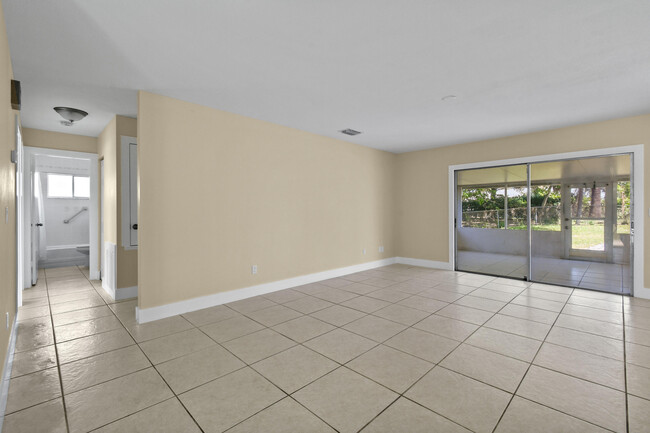 Foto del edificio - 749 SW Longleaf Pl