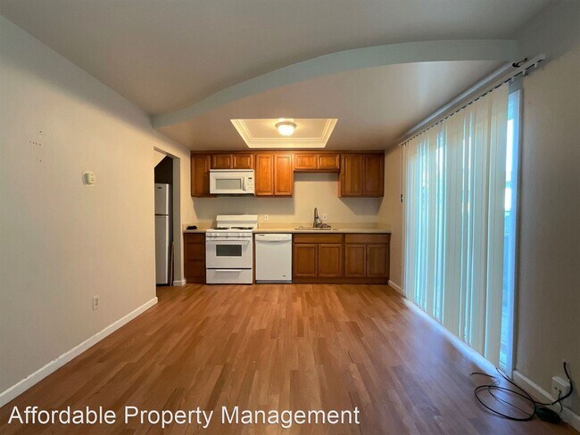 Building Photo - 2 br, 1 bath House - 681 Hampton Road