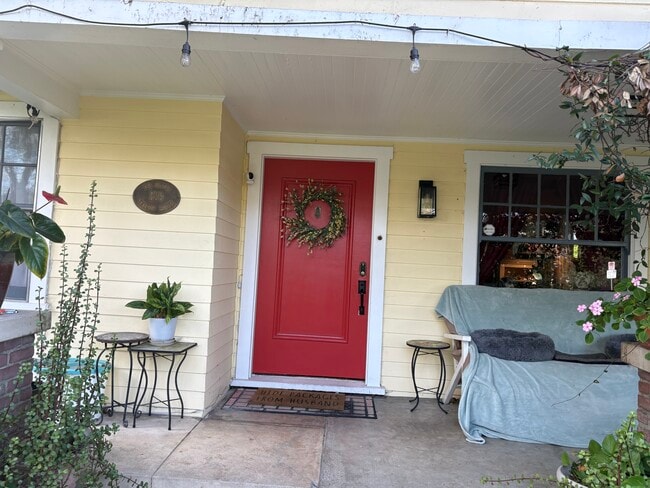 Building Photo - 839 N Orange Dr