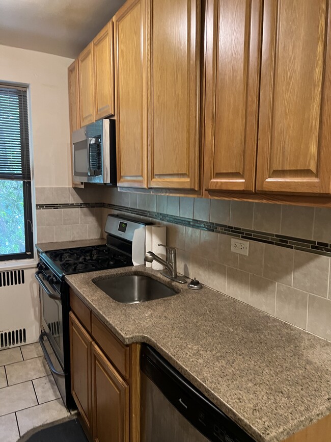 Foto del edificio - 3015 Riverdale Ave