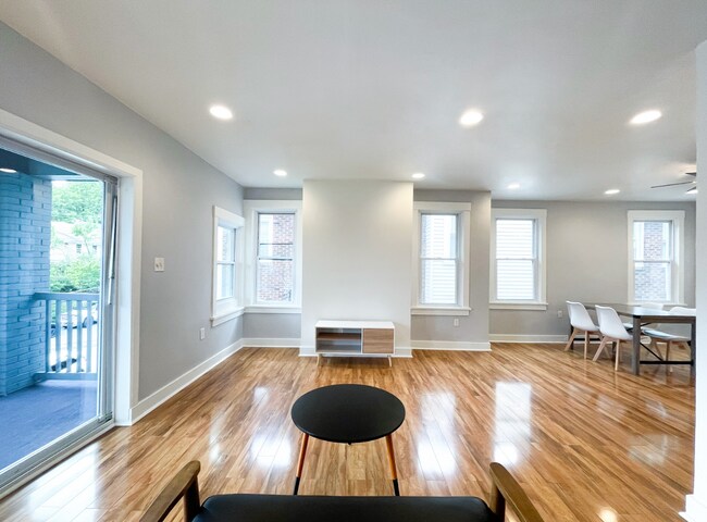 Building Photo - 2355 Tilbury Ave