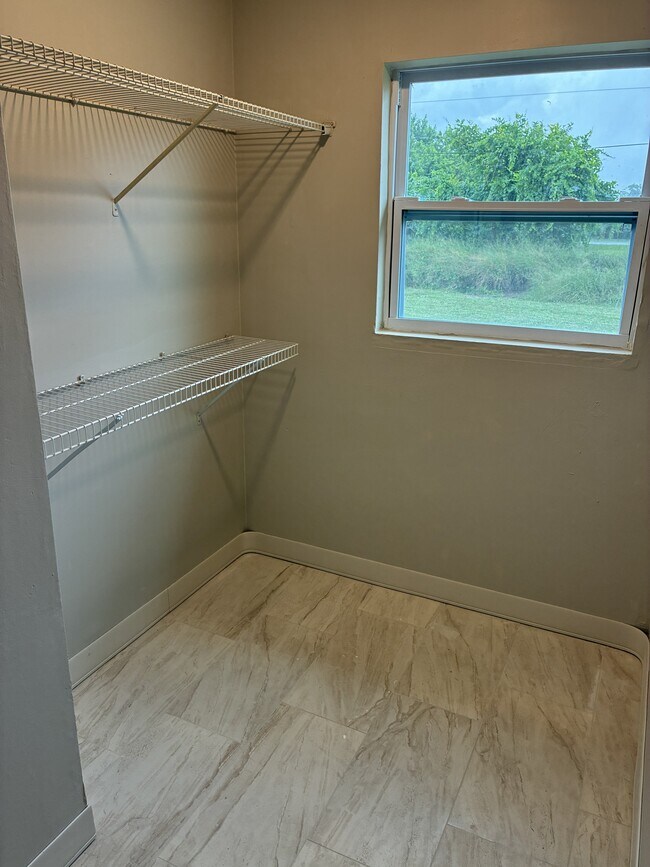 Foto del edificio - 27198 Sunnybrook Rd