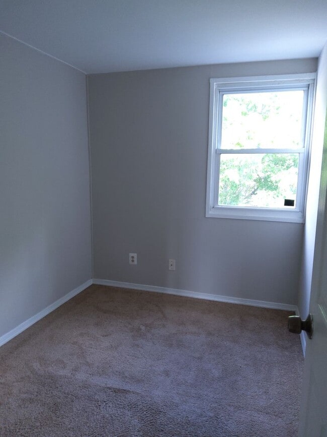 Building Photo - Coming Soon!  Renovated Three Bedroom EOG