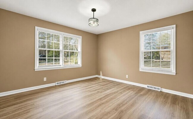 Foto del edificio - 129 Hillwood Dr