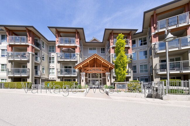 Building Photo - 417-1089 Sunset Drive