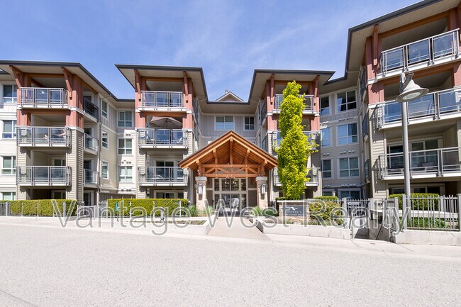 Photo du bâtiment - 417-1089 Sunset Drive