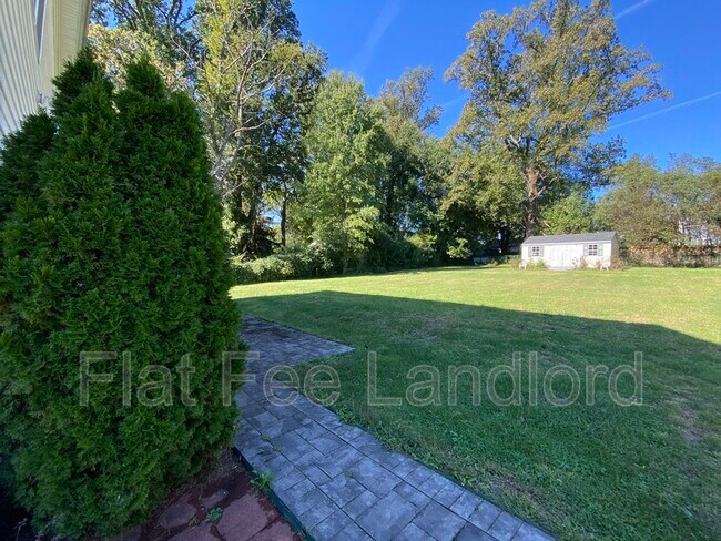 Foto del edificio - 7618 Leonard Dr