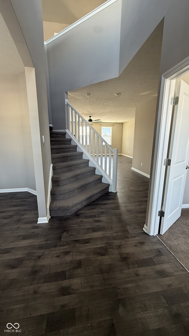 Foto del edificio - 6923 Bryant Pl