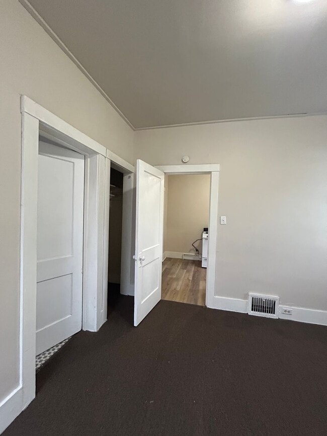 Building Photo - 1106 N Michigan St