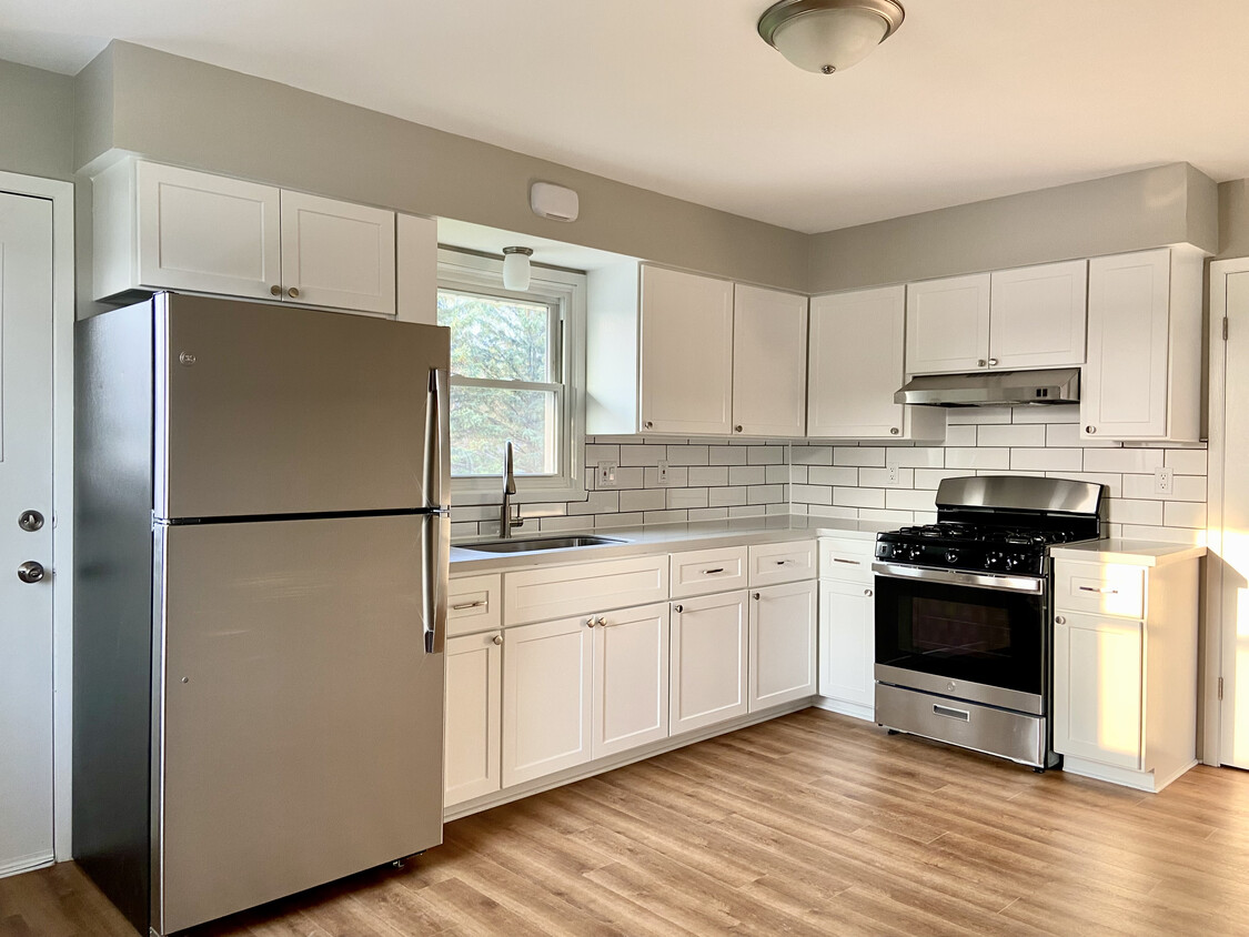 Kitchen - 9128 W Allerton Ave