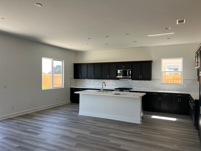 Foto del edificio - 779 Skyview Ln