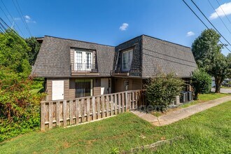 Building Photo - 9104 Woodpark Ln NW