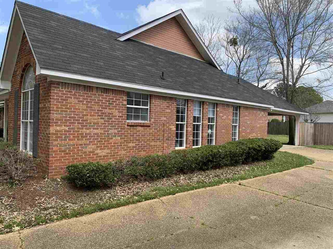 Foto del edificio - 207 Clark Farms Rd