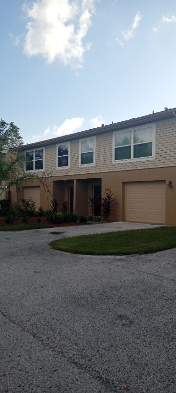 Foto del edificio - 2033 McMullen Ave