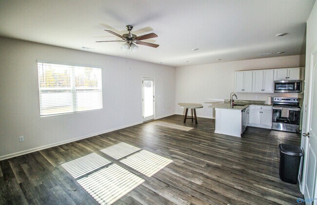 Building Photo - 167 Maple Spg Trl