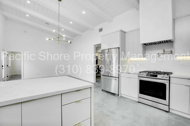 Foto del edificio - 2721 Burkshire Ave