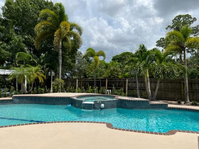 Foto del edificio - 2498 NW 25th St