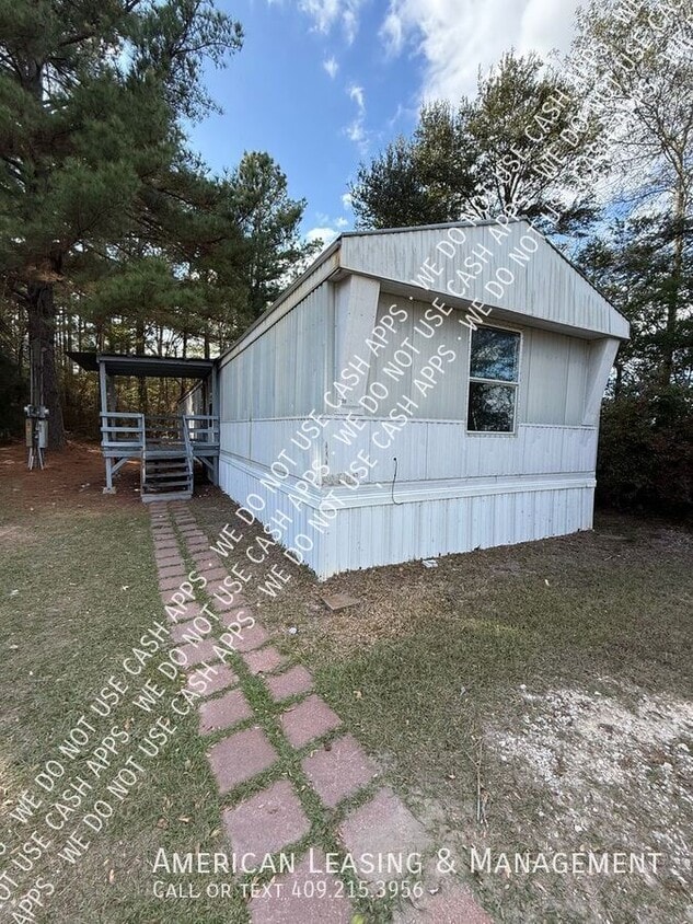 Primary Photo - 100 Hornet Ln