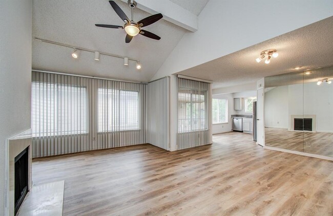 Building Photo - 12400 Overbrook Ln