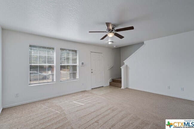 Foto del edificio - 624 NW Crossing Dr