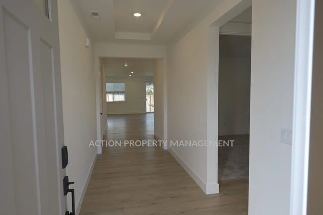 Building Photo - 624 Sunbeam Pl