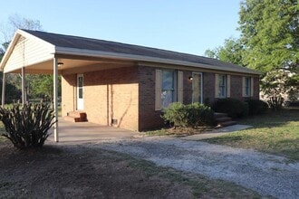 Building Photo - 112 Sandy Dr