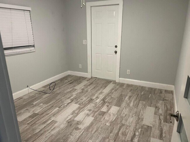 Foto del edificio - 817 S L St